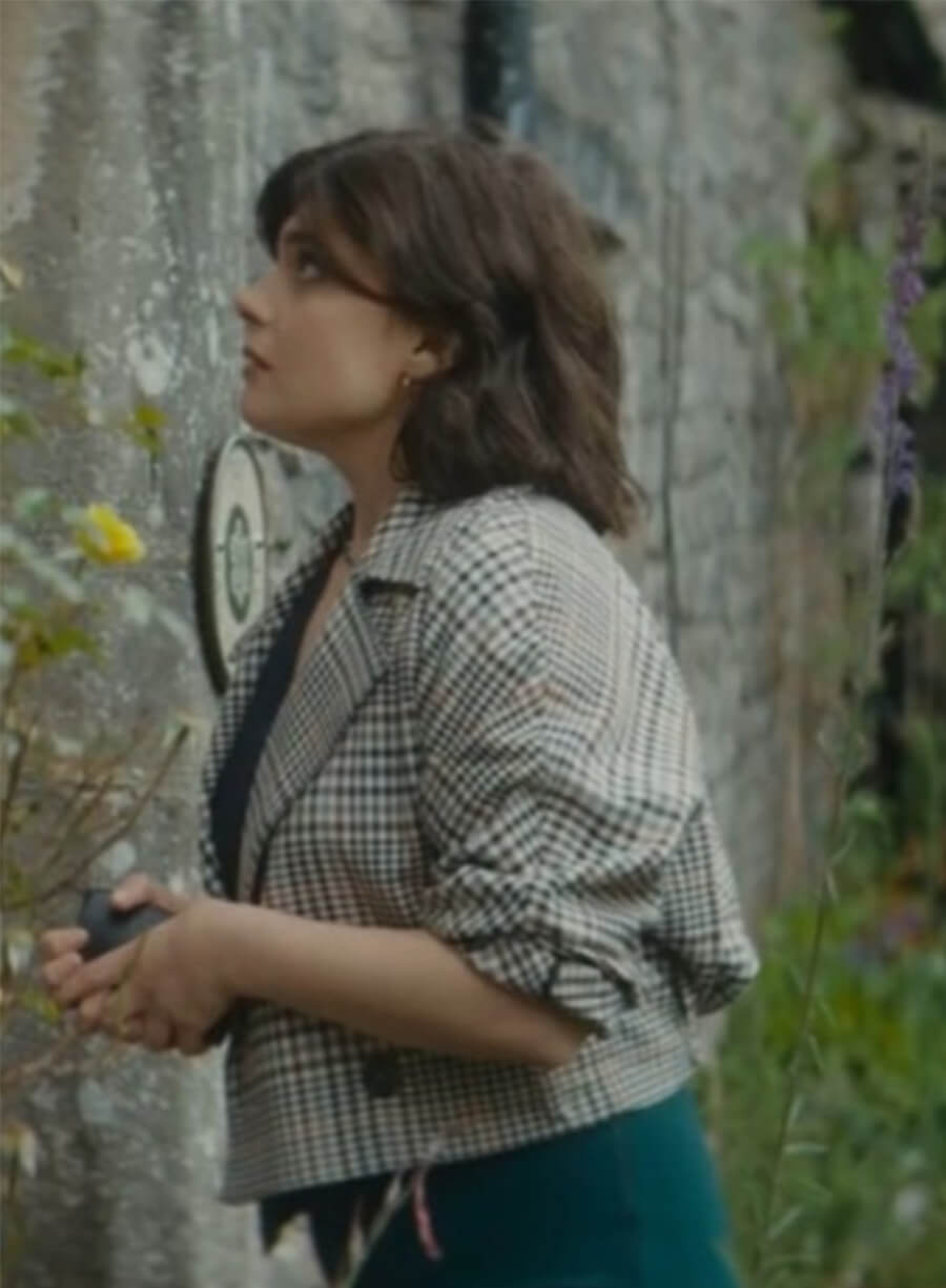 Death Valley 2025 Gwyneth Keyworth Janie Mallowan Grey Cropped Blazer