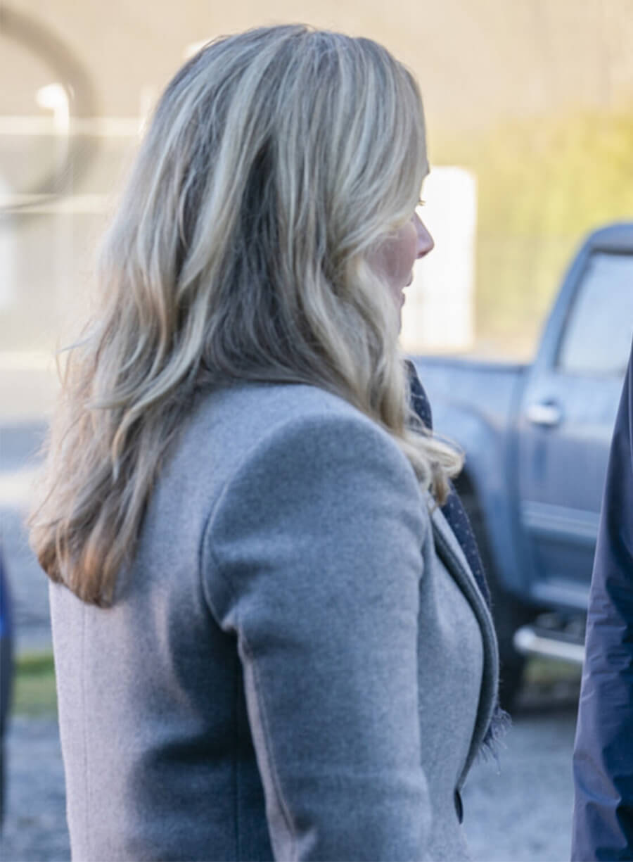  Marley Shelton Tracker S01 Erika Kennedy Grey Coat
